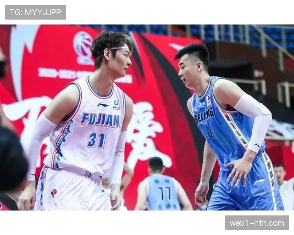 邱彪设计绕掩护战术，为射手陈林坚提升三分效率